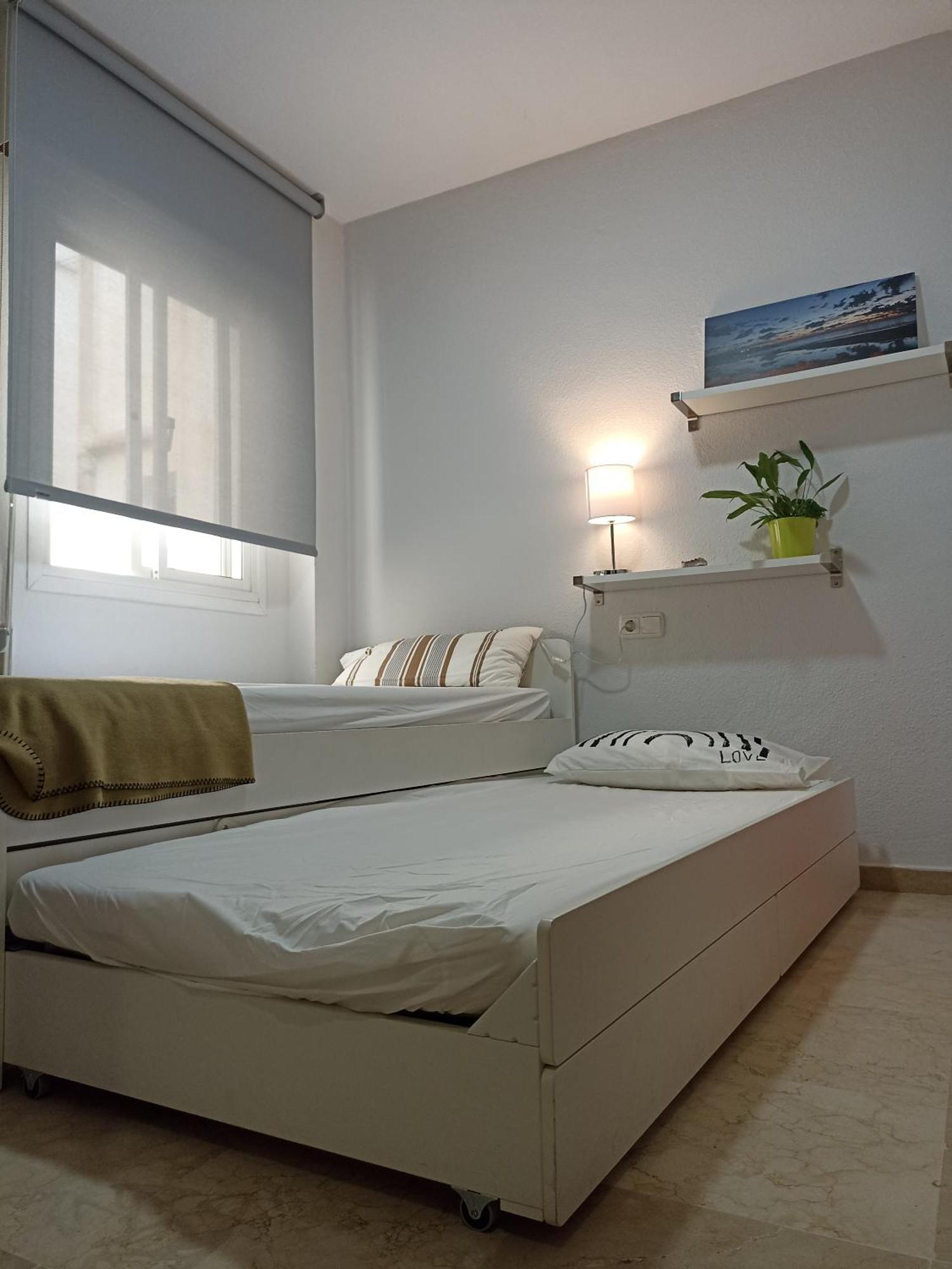 Confortable Habitacion Centrica En Piso Privado Apartment Малага Екстериор снимка